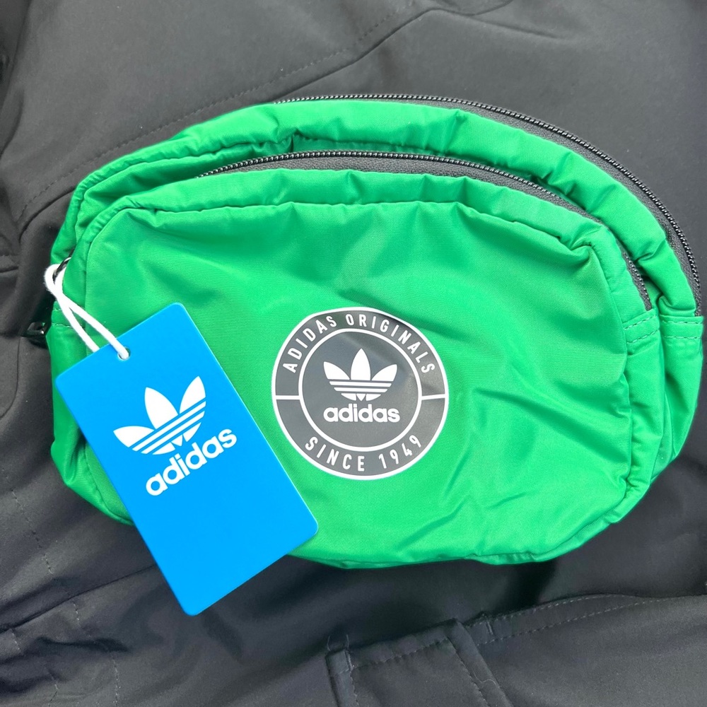 Brand New Adidas Fanny Pack Green. Very nice with a lot of storage.